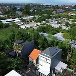 Alodia Villa With Pool & Kitchen